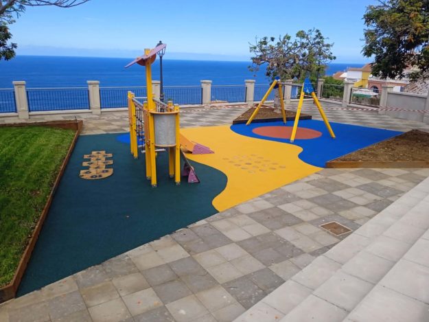 201023 Últimos trabajos obra reformado Plaza Ladera del Toscal parque infantil