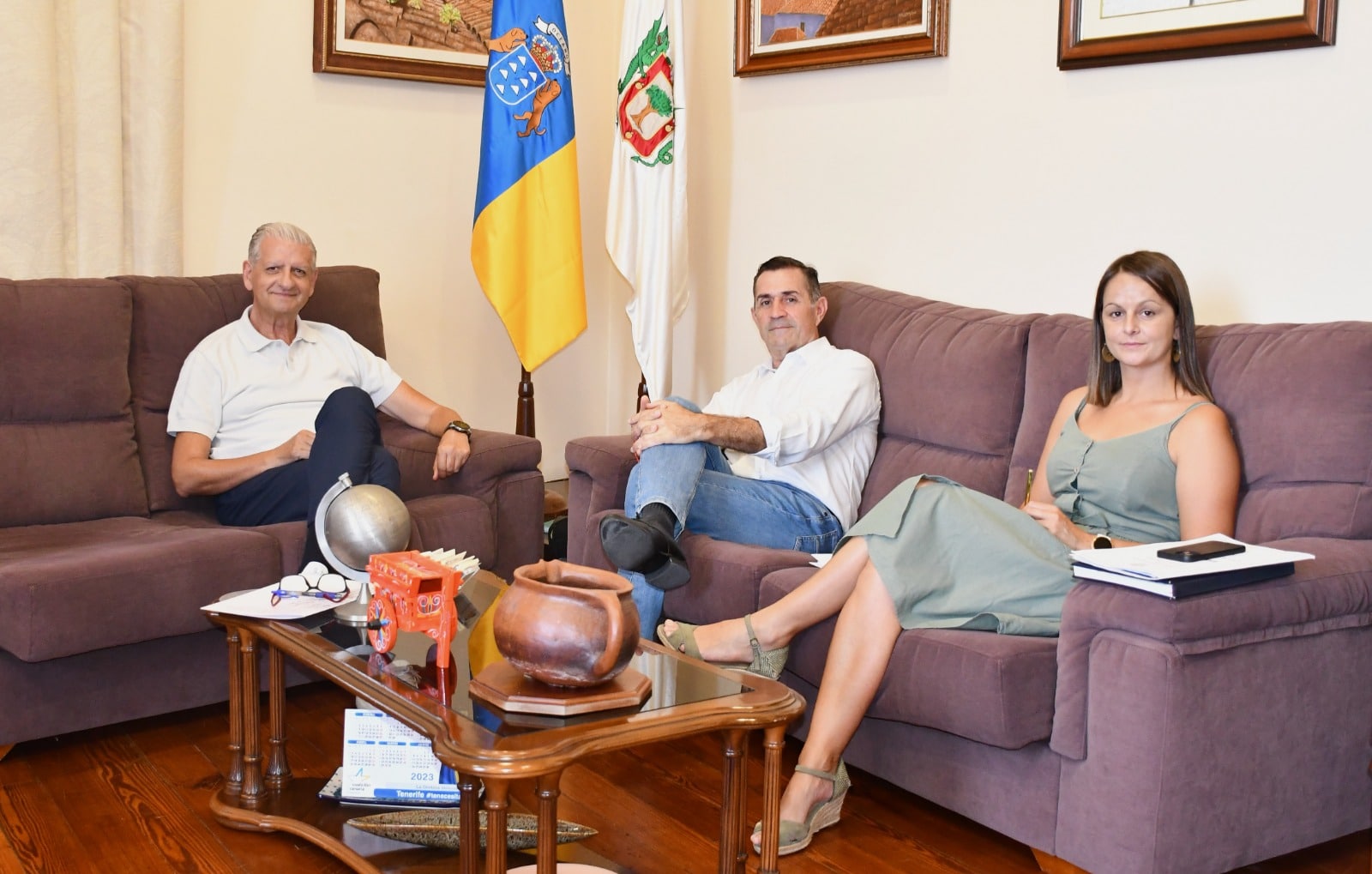 reunión en alcaldía con Miguel Ángel Clavijo