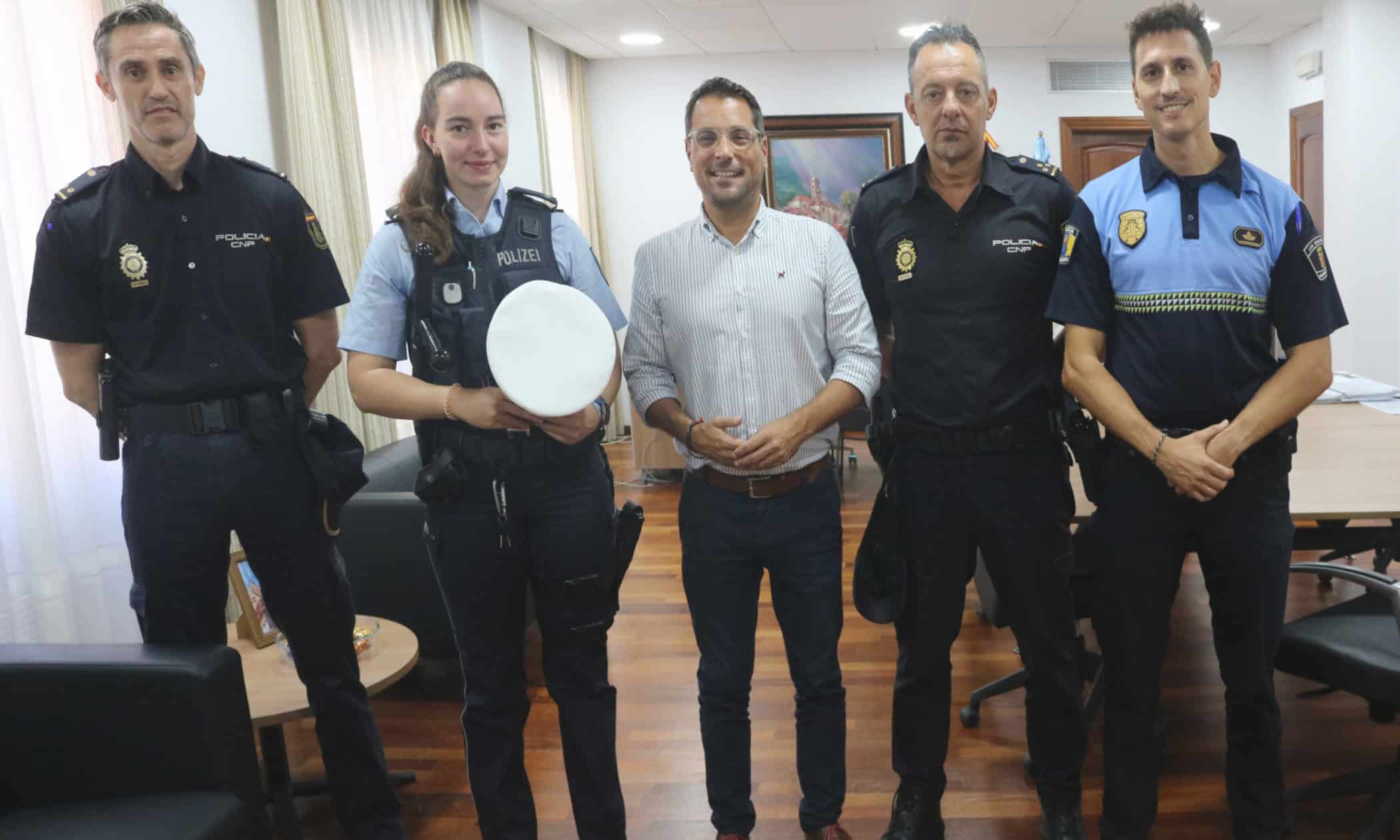 021123 Agente policía alemana colaboración con Cuerpo Nacional de Policía Puerto de la Cruz Los Realejos