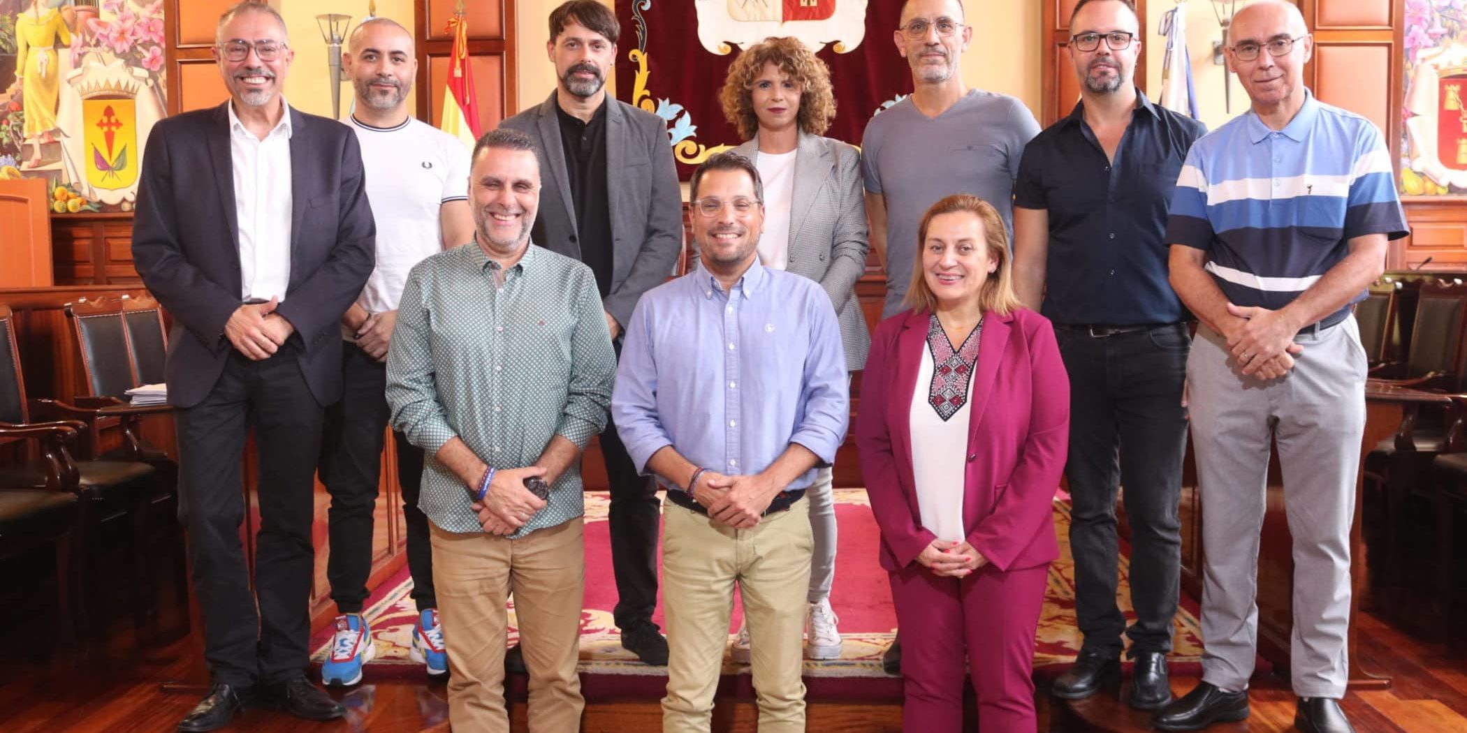 141123 Firma contratos plantilla de Radio Realejos estabilización laboral