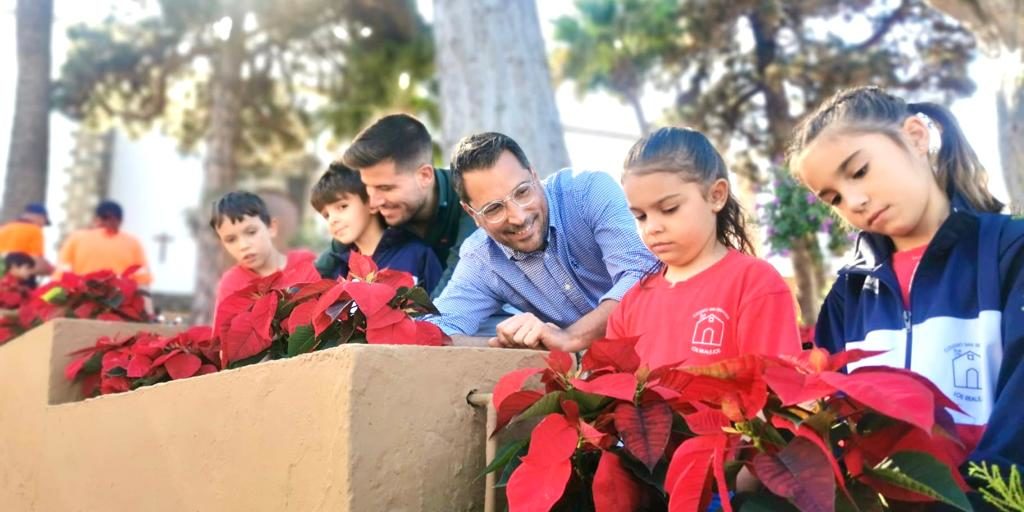 281123 Siembra de flores de pascua Navidad escolares CEIP San Sebastián 01