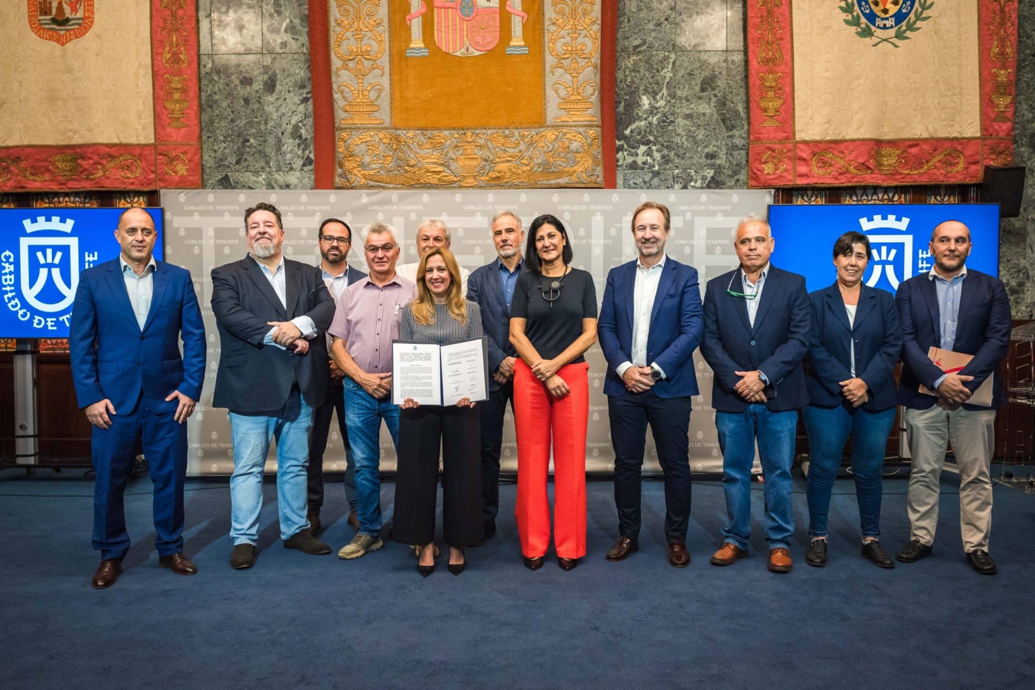 FOTO FIRMA ACUERDO MOVILIDAD EMPRESAS TRANSPORTES 2