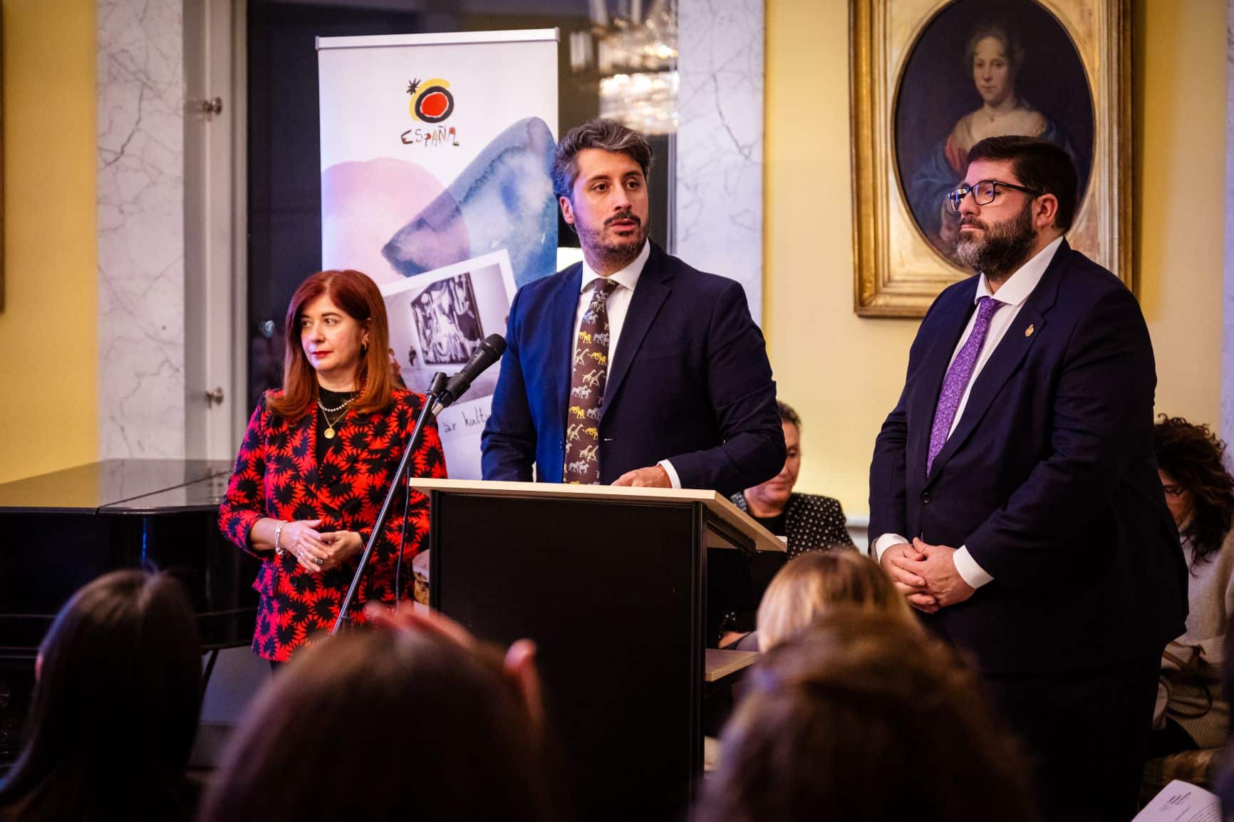 Luis Yeray Gutiérrez junto a la alcaldesa de Úbeda y el alcalde de Ávila