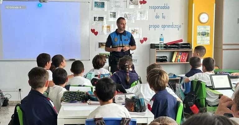 Recurso charlas seguridad Policía Local en colegios