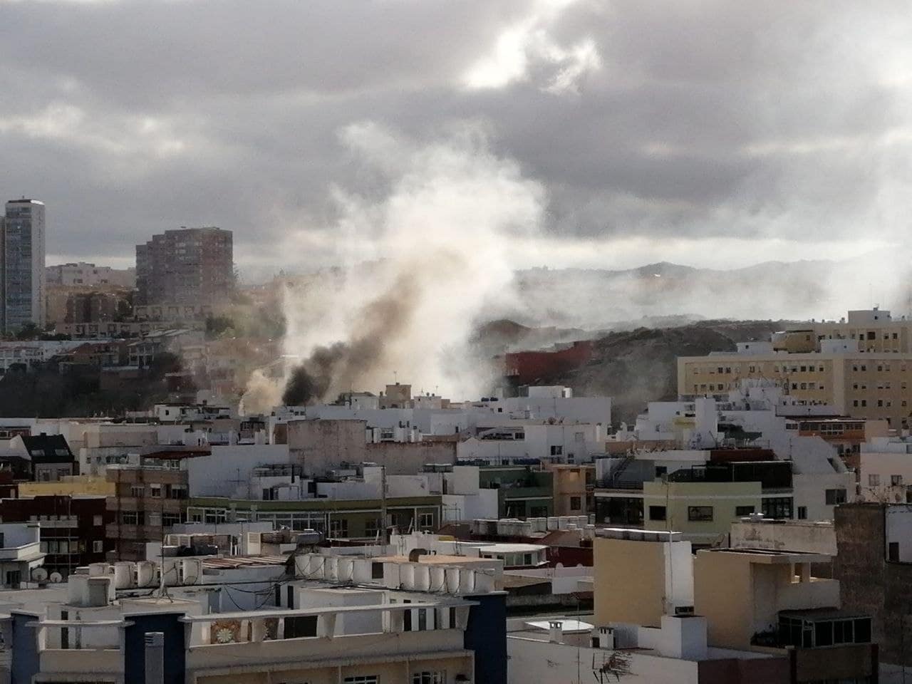 INCENDIO EN LAS PALMAS DE GRAN CANARIA 8-12-23 JPG