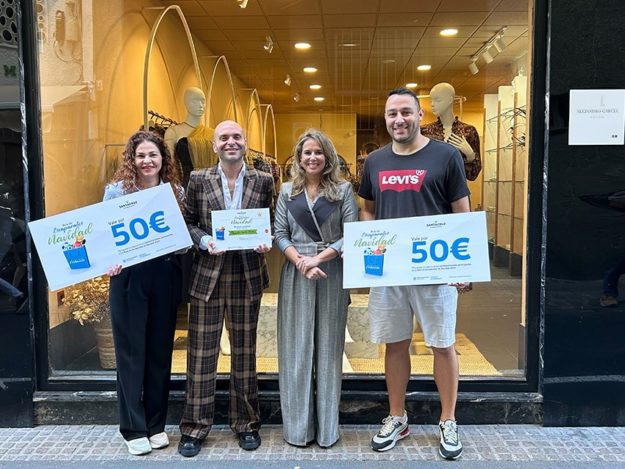 240119 Primer premio Alejandro García Store y ganadores público Ruta de Escaparates de Navidad