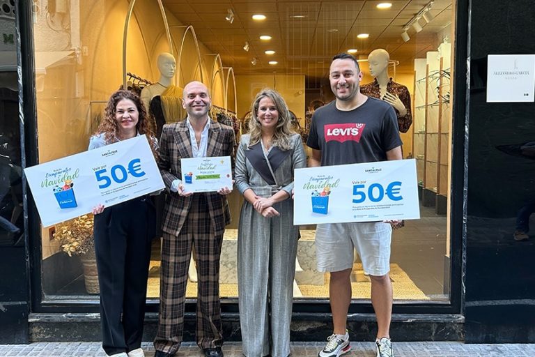 240119 Primer premio Alejandro García Store y ganadores público Ruta de Escaparates de Navidad