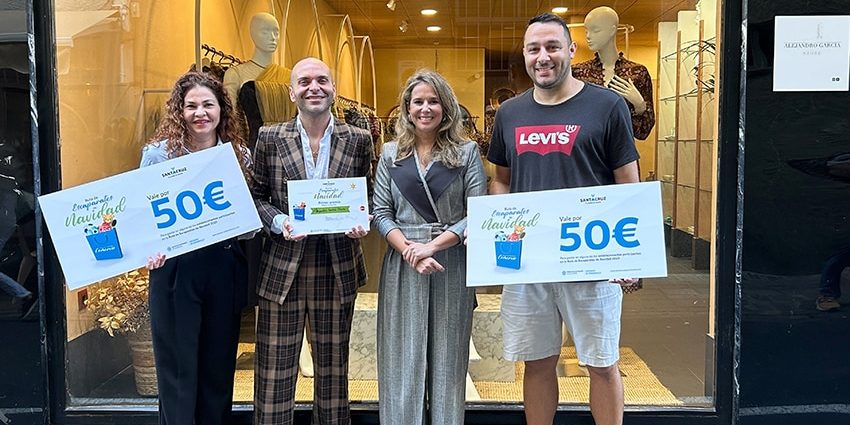 240119 Primer premio Alejandro García Store y ganadores público Ruta de Escaparates de Navidad
