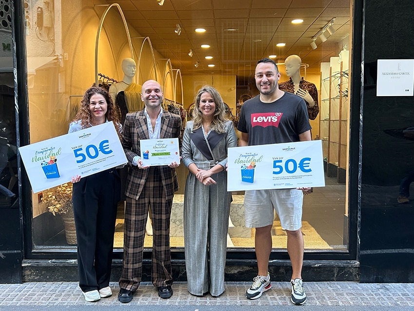 240119 Primer premio Alejandro García Store y ganadores público Ruta de Escaparates de Navidad