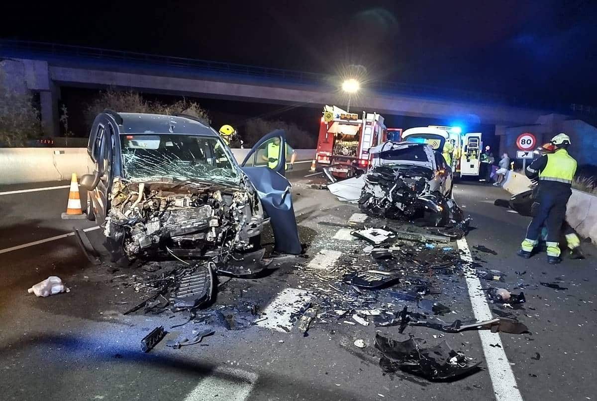 ACCIDENTE EN LA TF-1-COLISIÓN FRONTAL EN ADEJE1 31-1-24