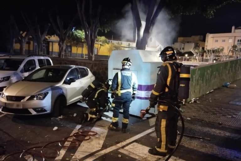 BOMBEROS ACTÚAN EN EL BARRIO DE LA CANDELARIA 2-1-24