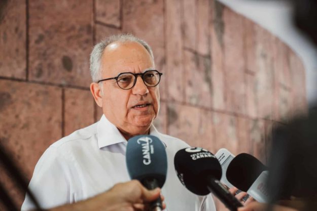 Casimiro Curbelo en el Cabildo de La Gomera atendiendo a los medios