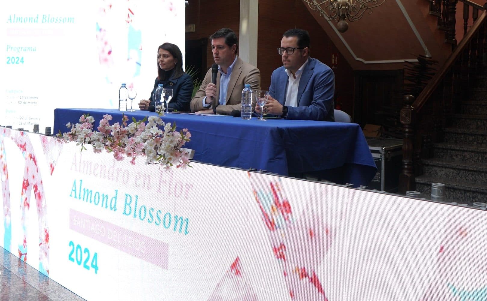 El alcalde presentó la campaña del Almendro en Flor 2024
