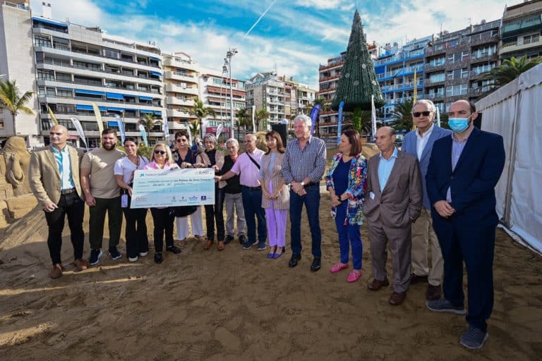 Entrega donativos y cierre belén de Arena