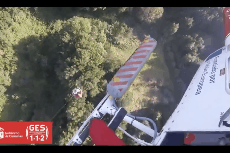 HELICÓPTERO DEL GES RESCATA A UNA SENDERISTA EN LA PALMA 31-12-23