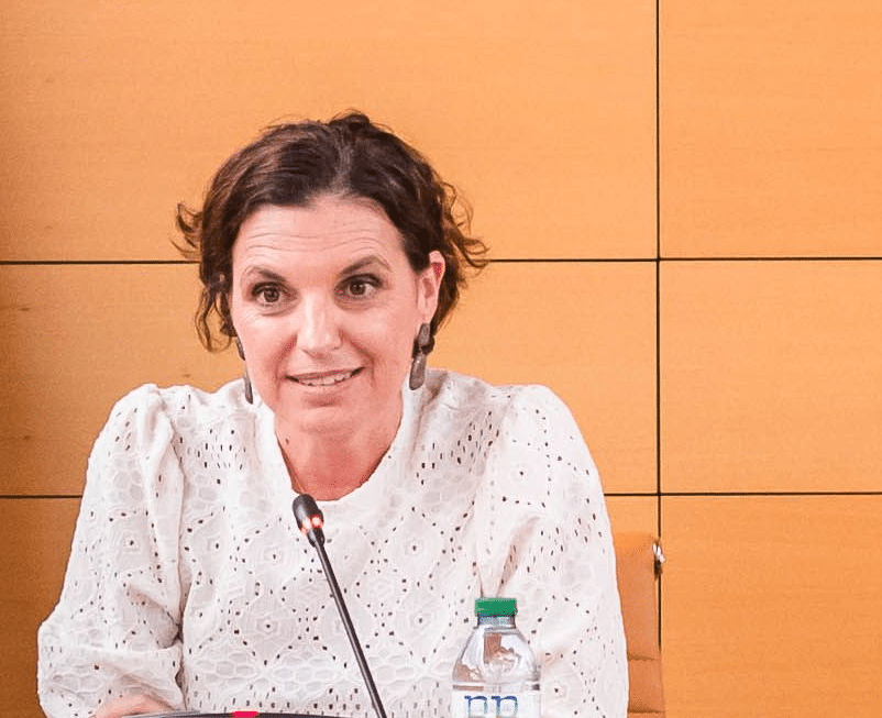 ISABEL DE ESTEBAN