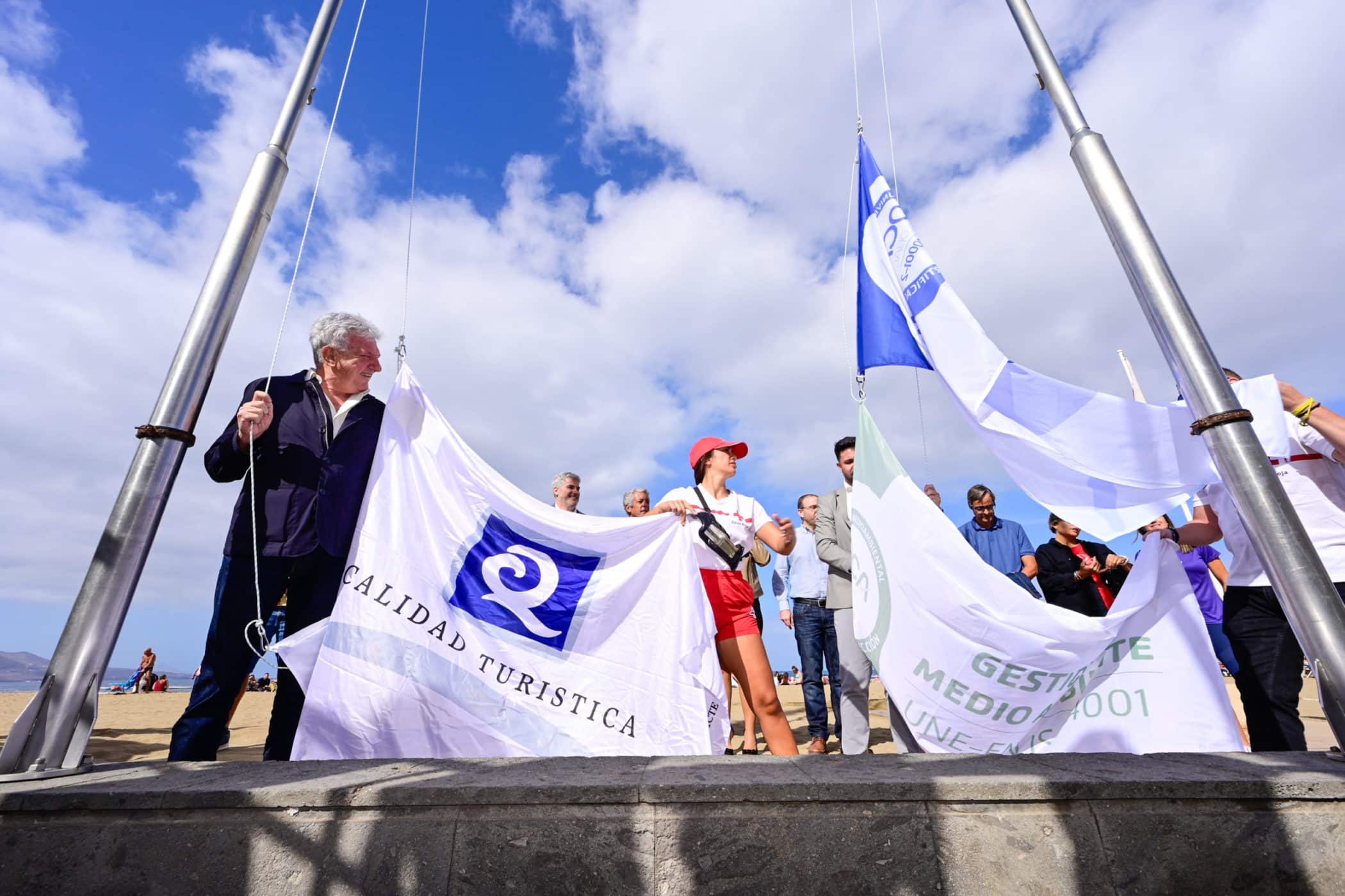 Izado Banderas Las Canteras 2023