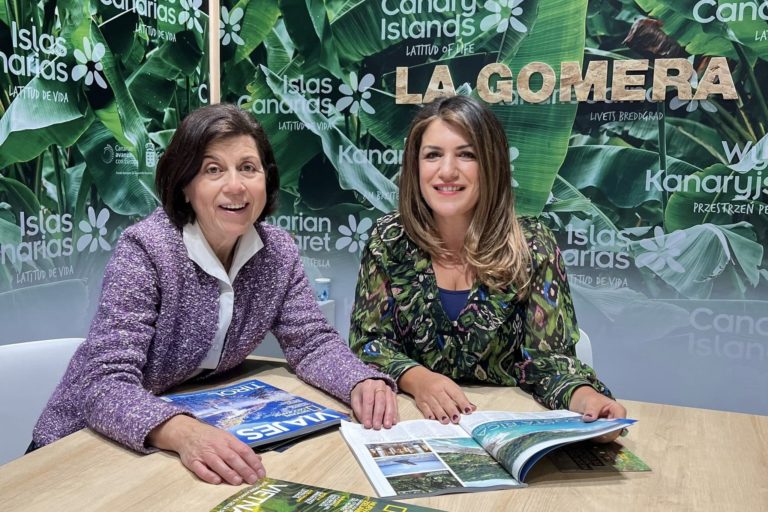 María Isabel Méndez durante una reunión en Fitur 2024