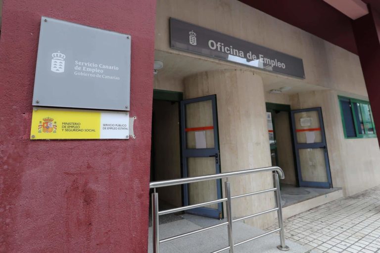 El paro baja en julio en Canarias en 1.536 personas