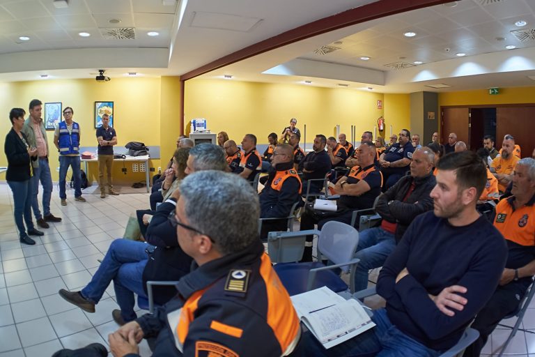 Reunión de Iván Martín con las asociaciones de protección civil.