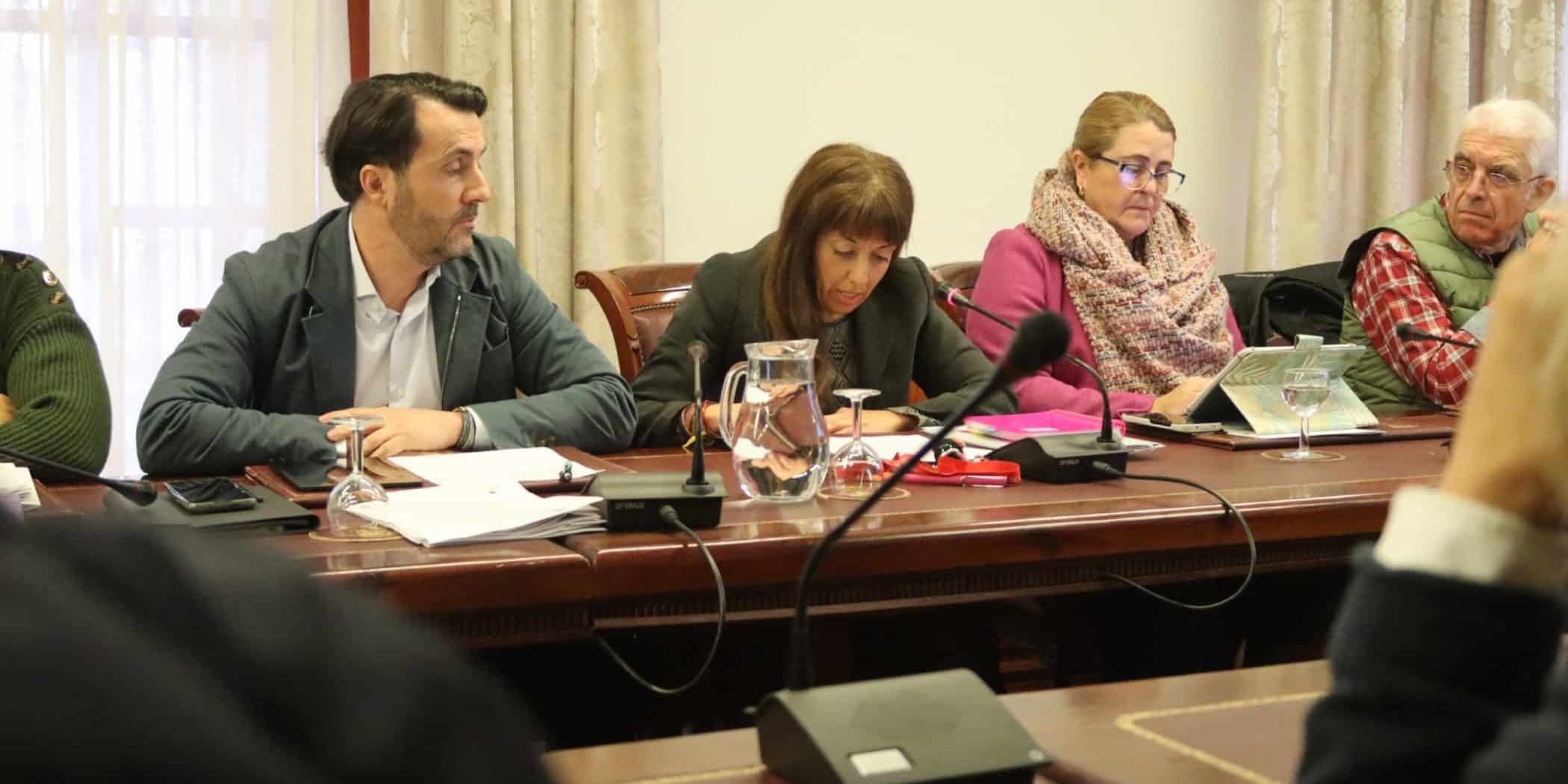 Raquel Torres (centro) concejala de RRHH de Tacoronte