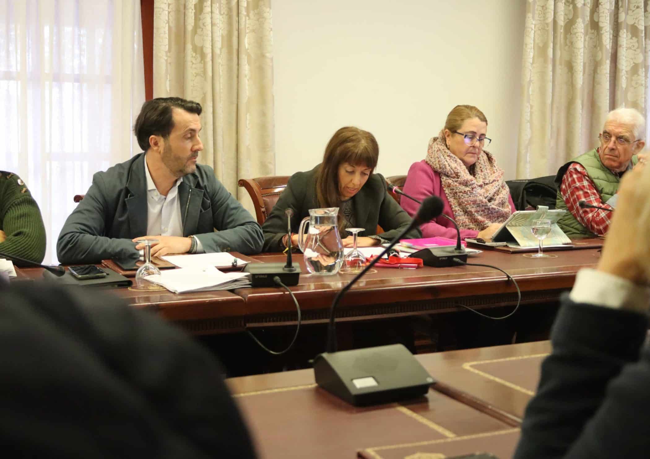 Raquel Torres (centro) concejala de RRHH de Tacoronte