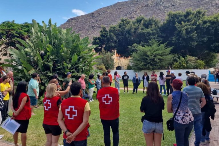 050224 Usuarios y usuarias beneficiarios del programa de envejecimiento activo promovido por el Cabildo y Cruz Roja