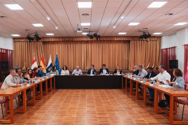 080224 Consejería de Obras Públicas, Cabildo Insular de La Gomera, y ayuntamientos de la isla se reúnen para abordar el estado de ejecución de distintos proyectos en la isla