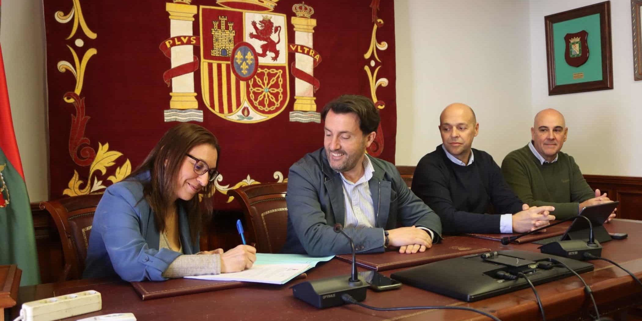 FIRMA DEL CONTRATO NARANJOS DE LUZ TACORONTE