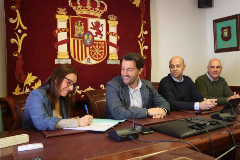 FIRMA DEL CONTRATO NARANJOS DE LUZ TACORONTE