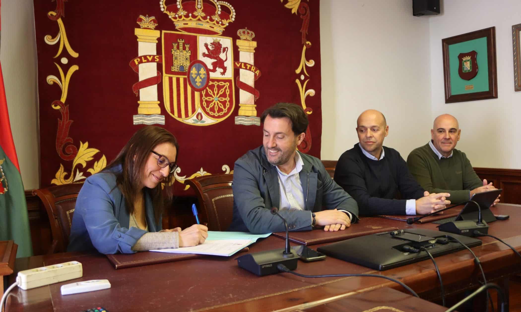 FIRMA DEL CONTRATO NARANJOS DE LUZ TACORONTE