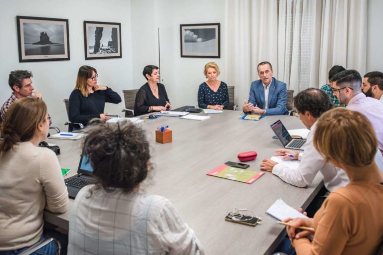 FOTO REUNIÓN CONTRATACIÓN (1)