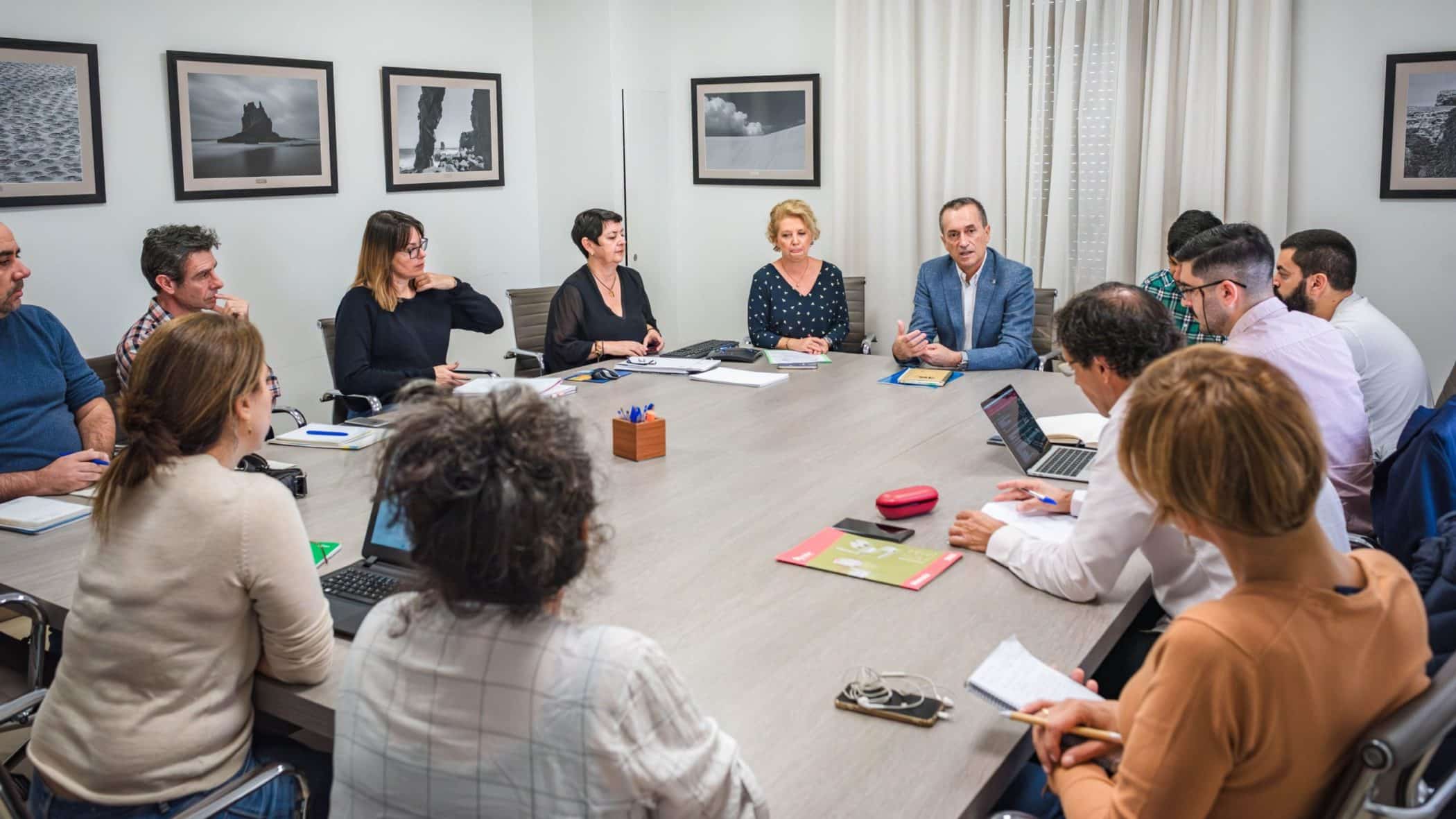 FOTO REUNIÓN CONTRATACIÓN (1)
