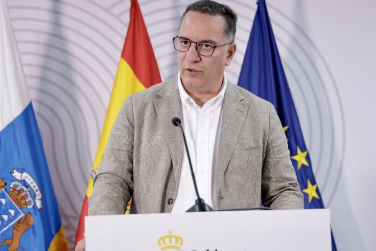 FOTO. Poli Suárez, consejero de Educación, Formación Profesional, Actividad Física y Deportes del Gobierno de Canarias 1.