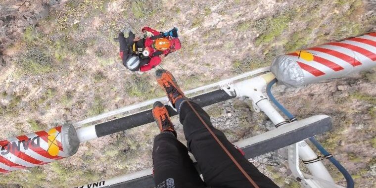 HELICÓPTERO DEL GES RESCATA A UN PARAPENTISTA EN ADEJE 29-2-24