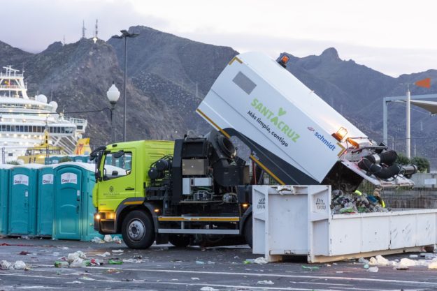 NP Santa Cruz recopila más de 100 kilos de residuos tras el lunes de Carnaval y el entierro de la Sardina (2)