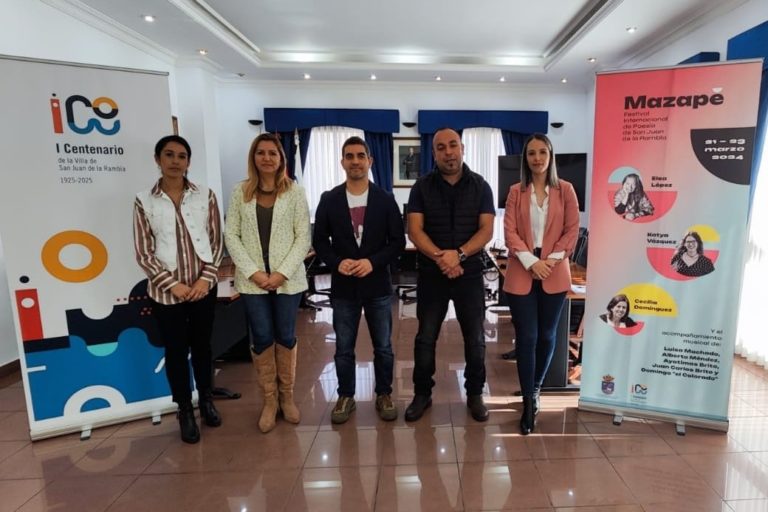 Parte del grupo de gobierno en la presentación del Festival