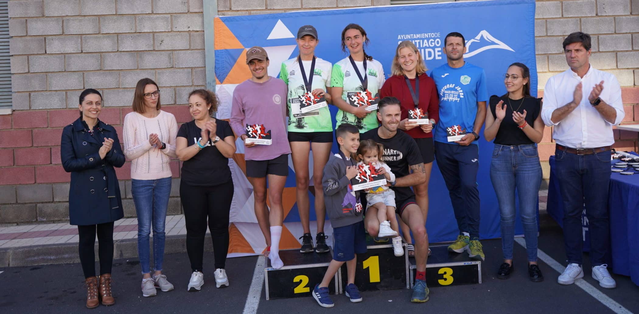 Podium masculino y femenino general