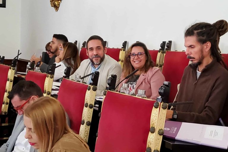 Rubens Ascanio e Idaira Afonso en el pleno