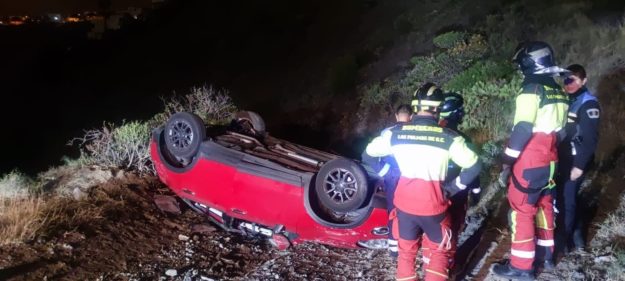 TRES HERIDOS AL PRECIPITARSE UN VEHÍCULO EN TAFIRA 16-2-24