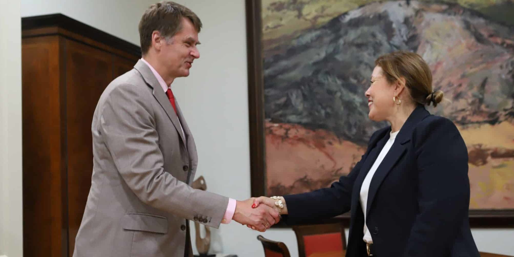 VISITA AL PARLAMENTO DEL EMBAJADOR DE GB1 26-2-24