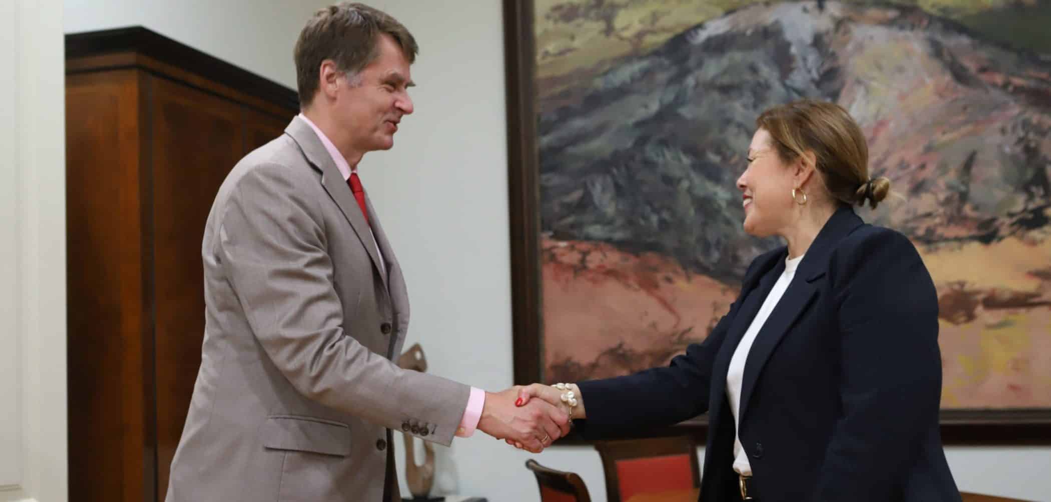 VISITA AL PARLAMENTO DEL EMBAJADOR DE GB1 26-2-24