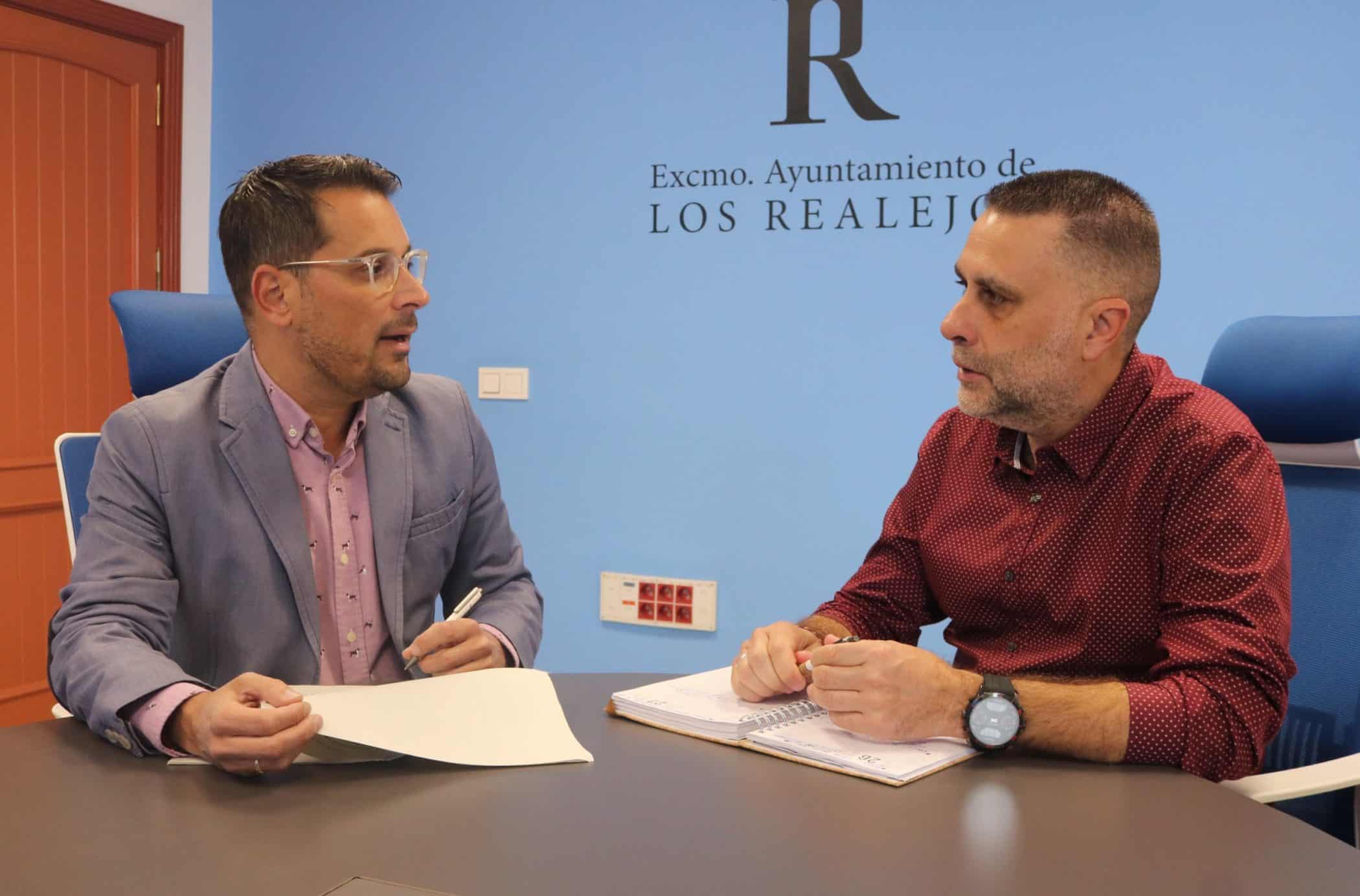 010324 Firma subvenciones Deportes alcalde y concejal Benito