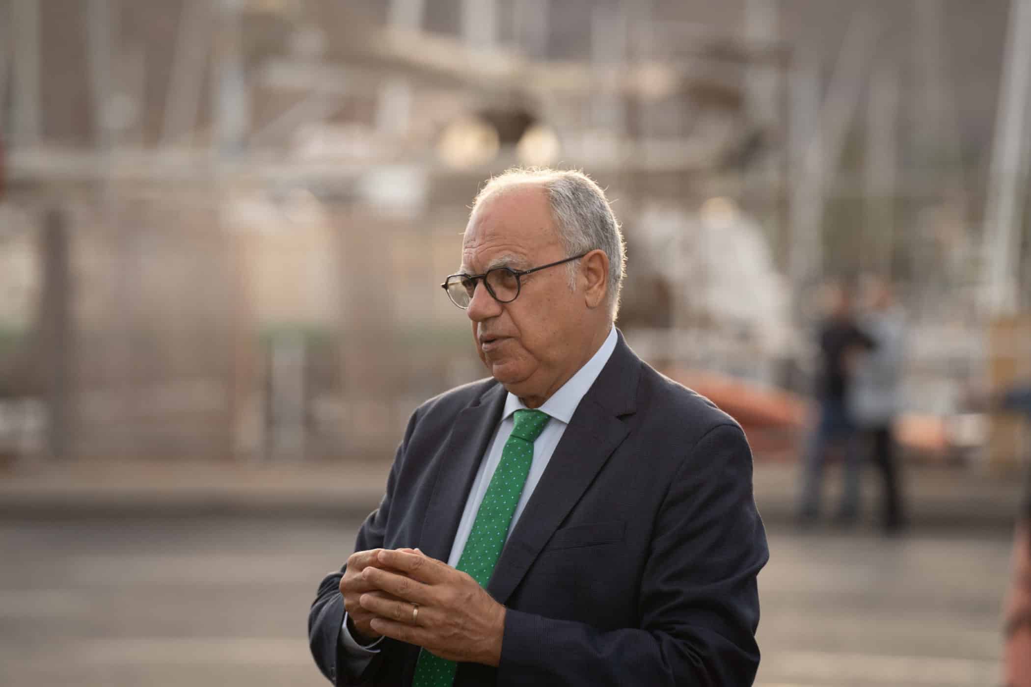 070324 Casimiro Curbelo, en el puerto de San Sebastián de La Gomera
