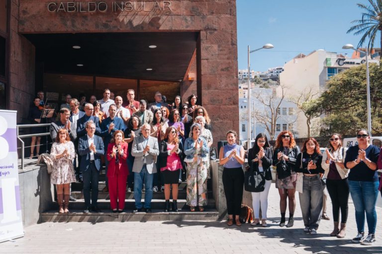 080324 Lectura del manifiesto institucional con motivo del Día Internacional de la Mujer en el Cabildo de La Gomera