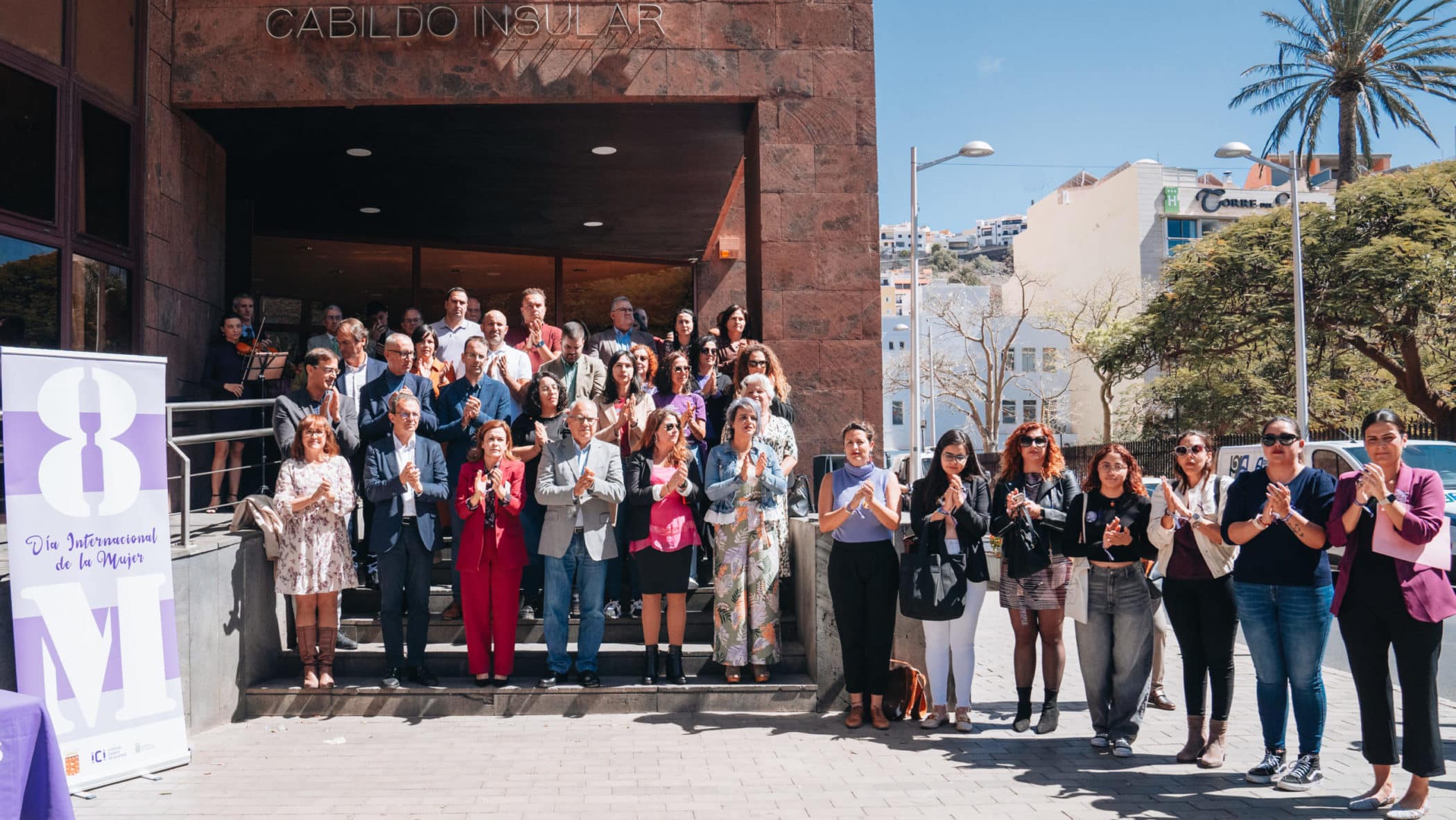 080324 Lectura del manifiesto institucional con motivo del Día Internacional de la Mujer en el Cabildo de La Gomera