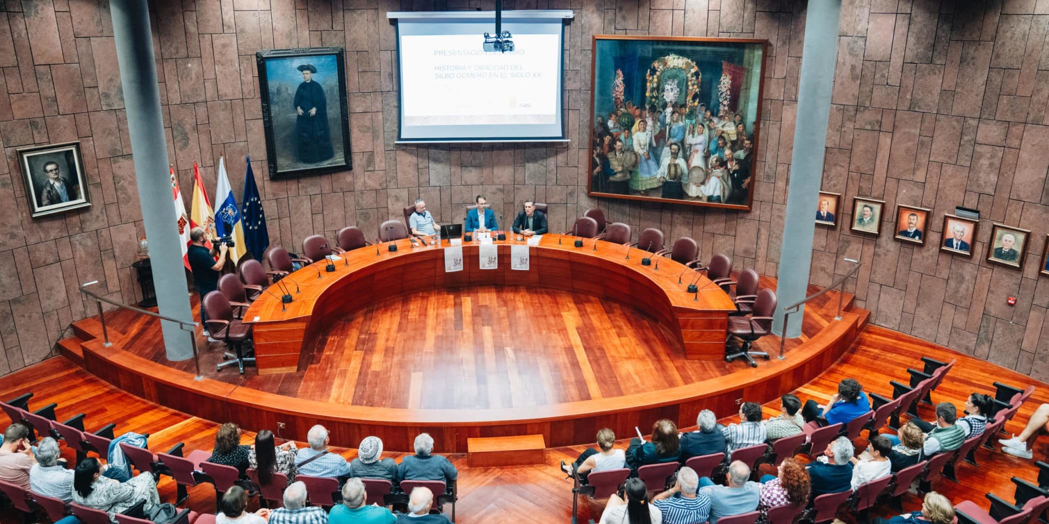 190324 Salón de Plenos del Cabildo de La Gomera, durante la presentación del libro Historia y oralidad del Silbo Gomero en el siglo XX