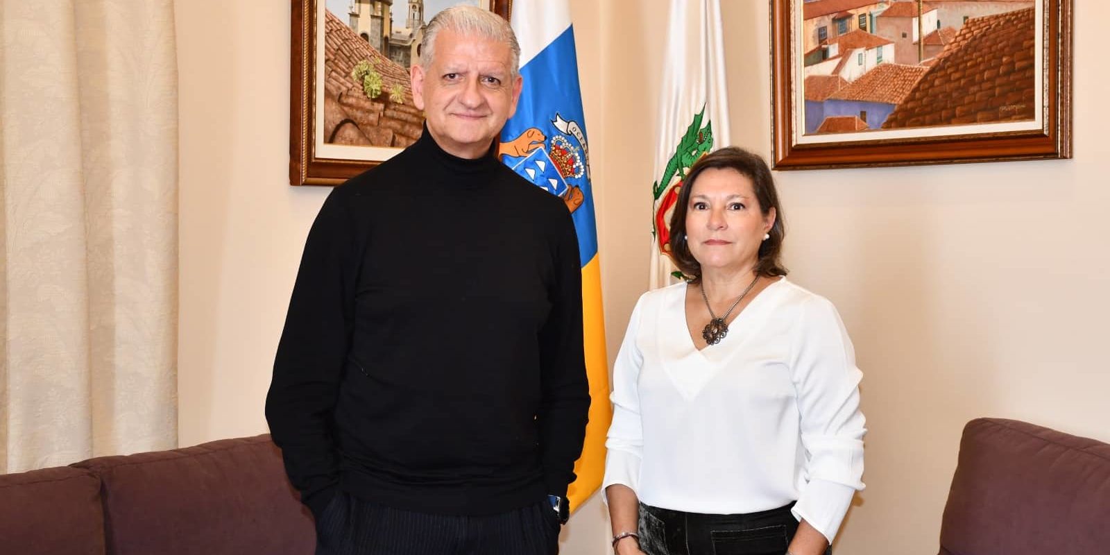 ALCALDE FRANCISCO LINARES CON PREGONERA CARMEN LEYES