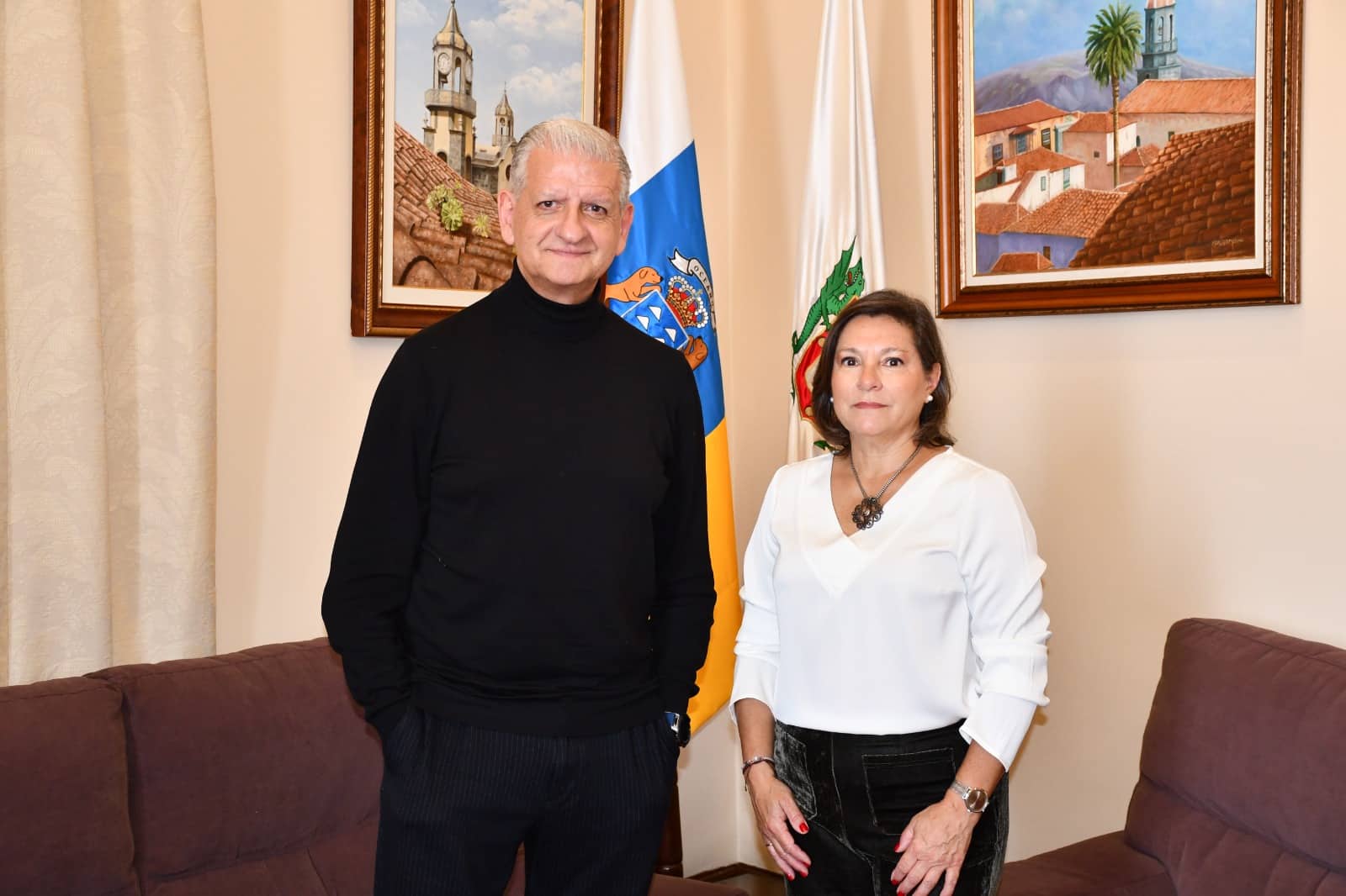 ALCALDE FRANCISCO LINARES CON PREGONERA CARMEN LEYES