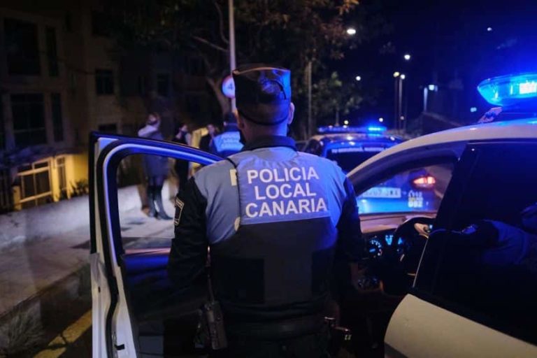 DETIENEN A DOS DELINCUENTES EN UN TRANVÍA 12-3-24